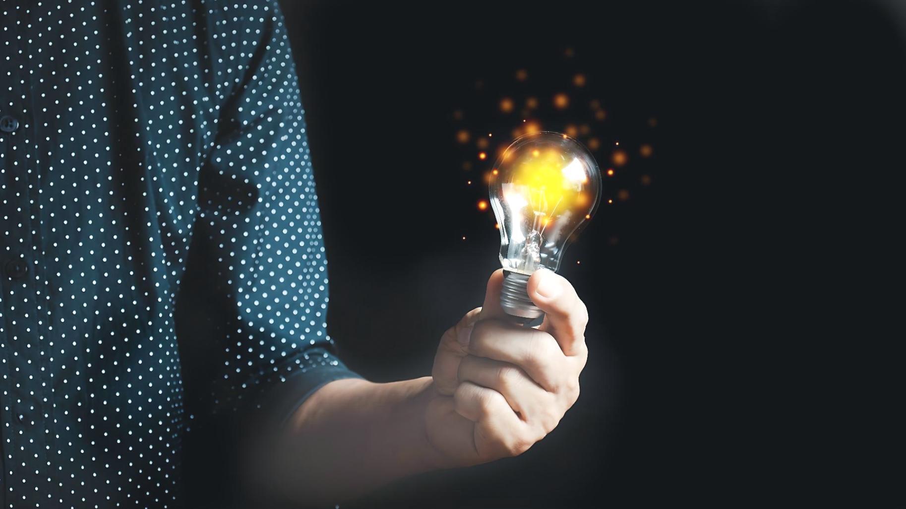 Technologieinfrastruktur und Entwicklungsumgebung bei Elyrazenelith